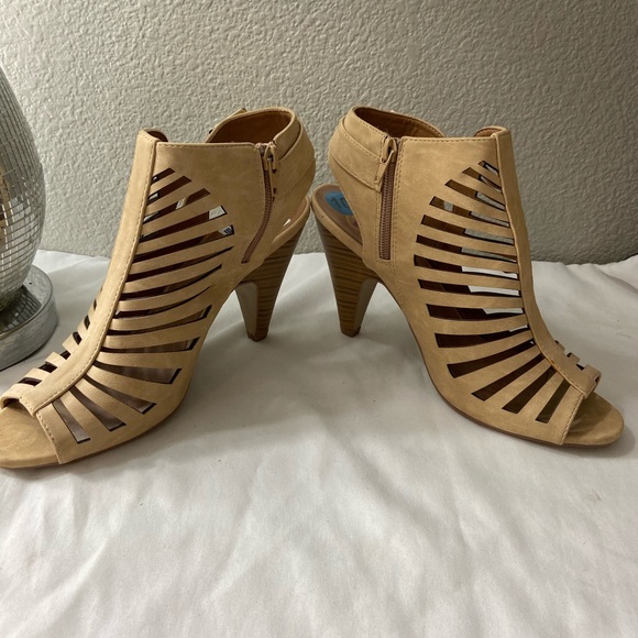 New heels - Picture 3 of 4